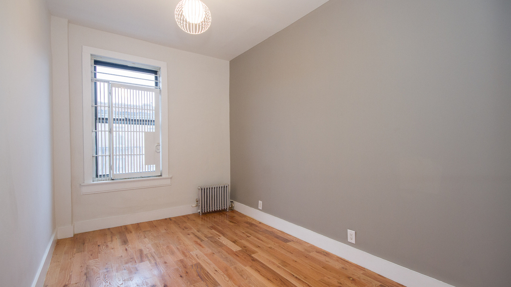 1140 President Street - Photo 2