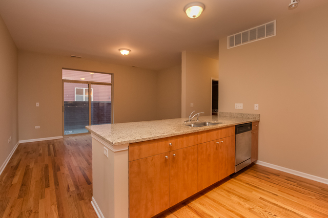 318 East 25th Place - Photo 5
