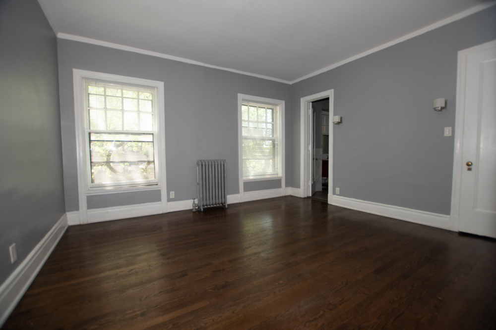 1615 East Hyde Park Boulevard - Photo 5