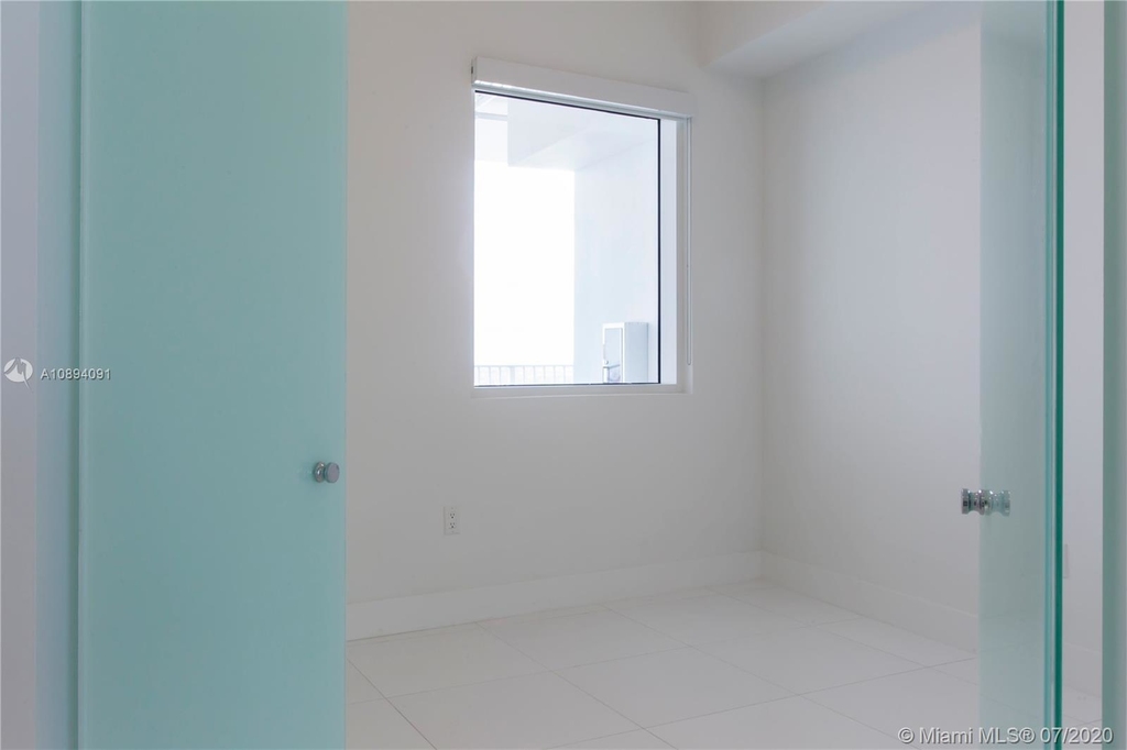 2020 N Bayshore Dr - Photo 8