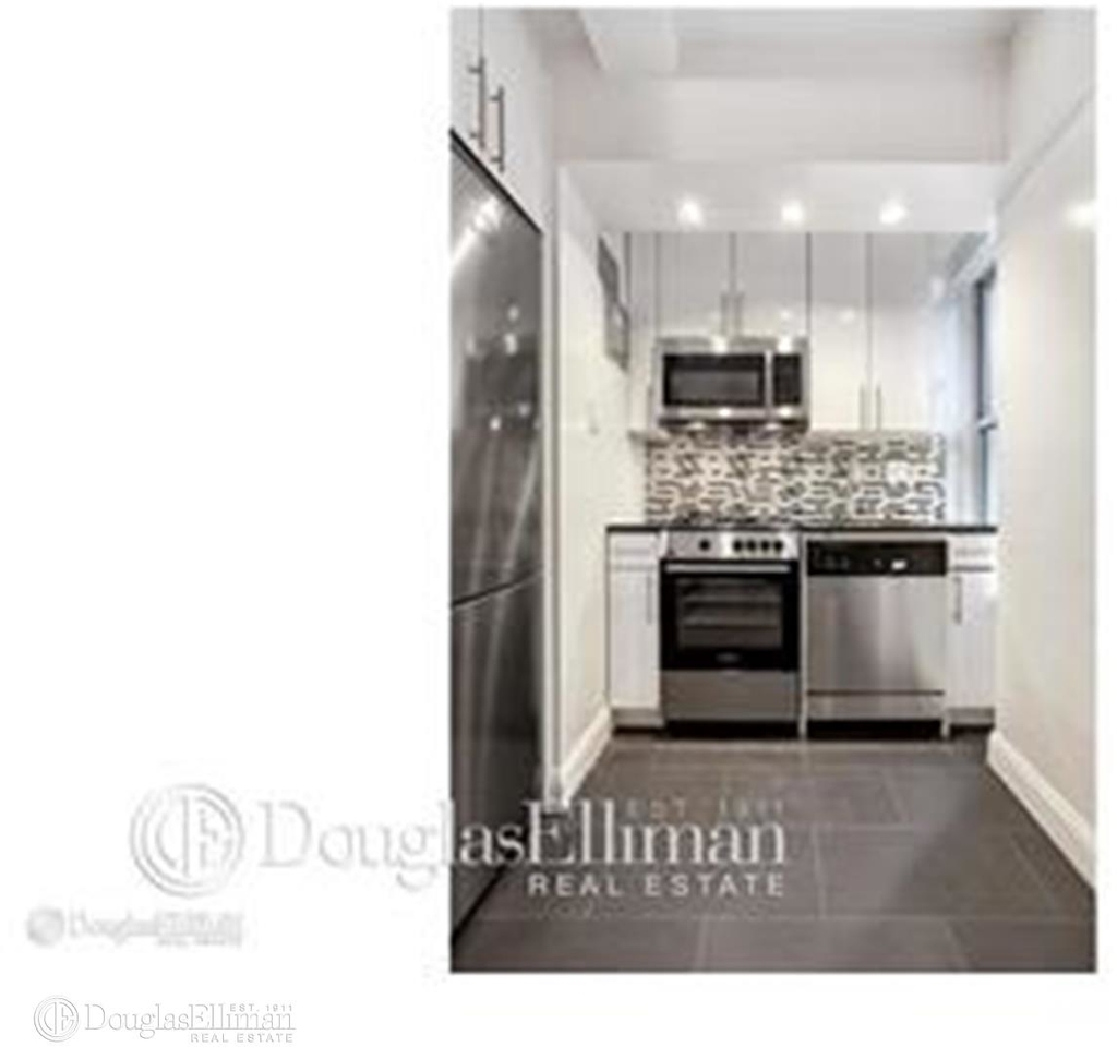 309 West 57th St - Photo 5