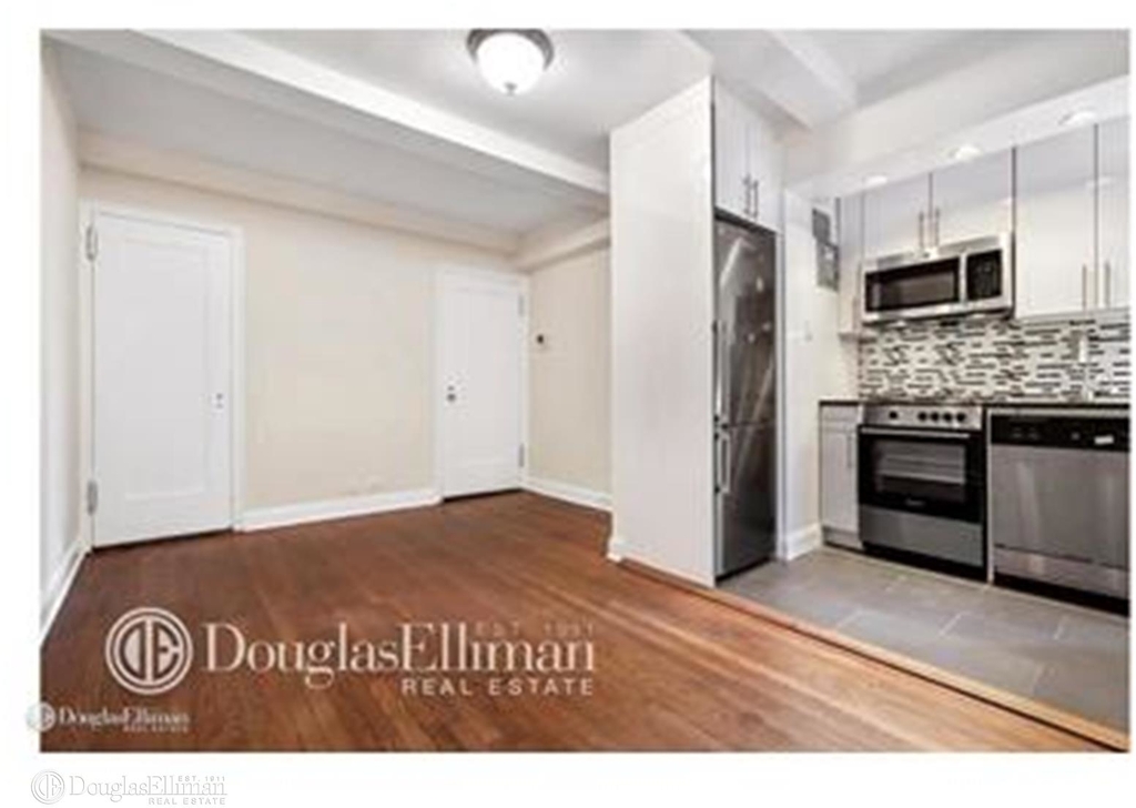 309 West 57th St - Photo 3