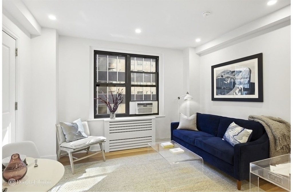 160 East 48th St - Photo 1