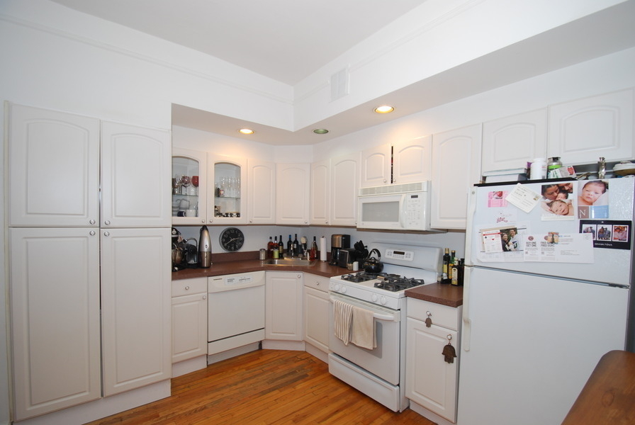 118 East 19th Street - Photo 1