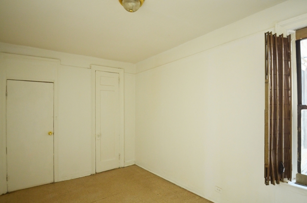 2705 Morris Avenue - Photo 0