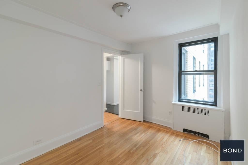 137 East 38th Street - Photo 3