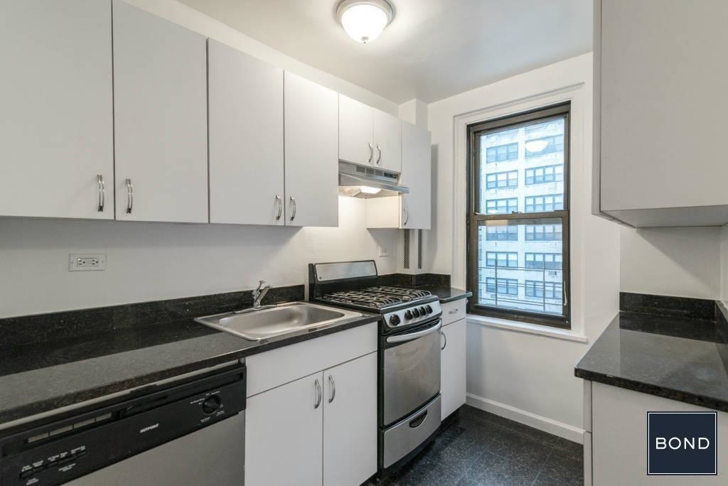 137 East 38th Street - Photo 7