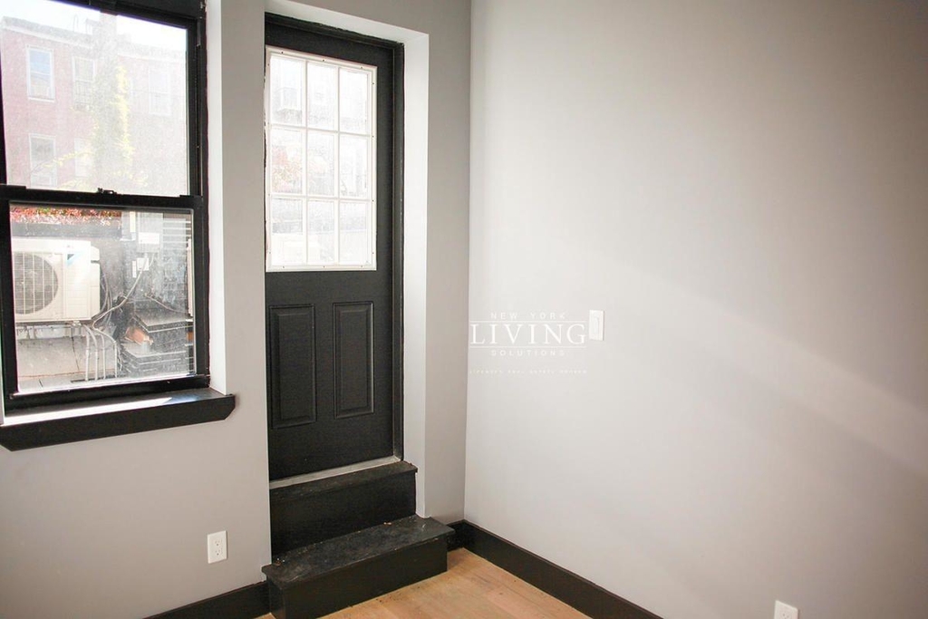 148 Meserole Street - Photo 2