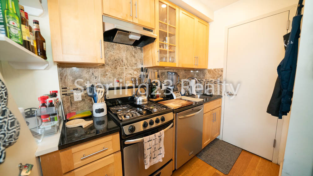 25-15 Crescent Street - Photo 3