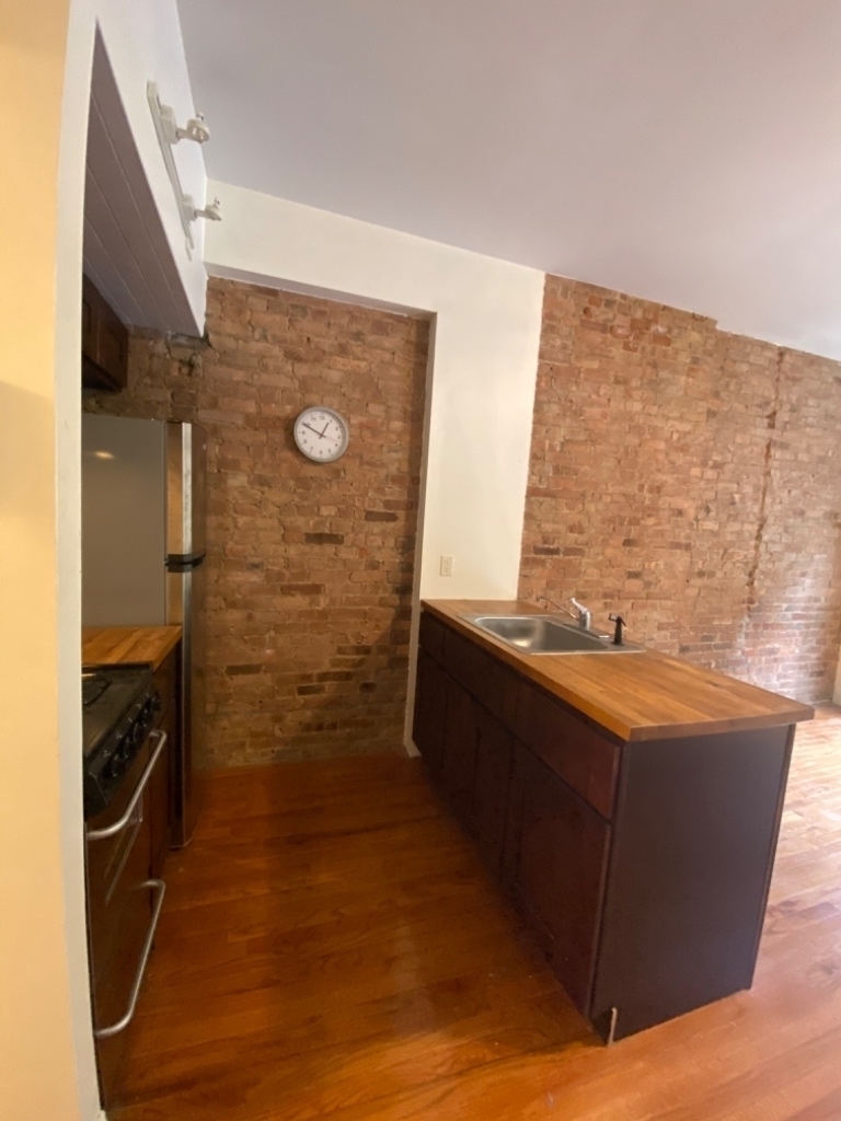 222 East 50th Street - Photo 3