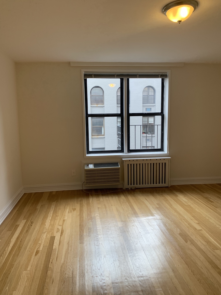 151 West 16th Street - Photo 2