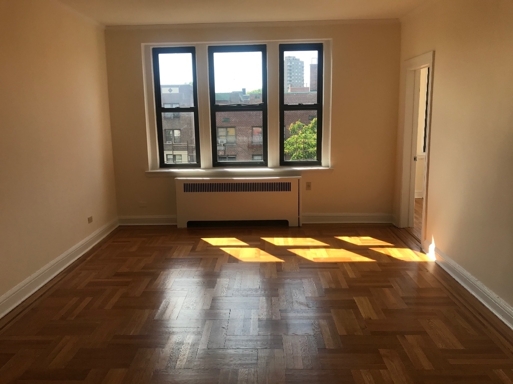 83-15 Lefferts Boulevard - Photo 2