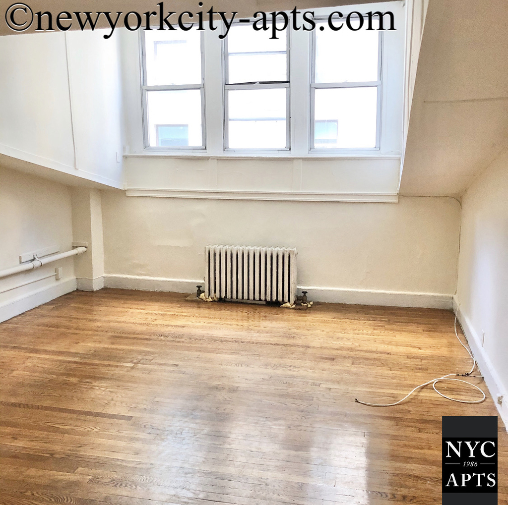 2 West 16th Street - Photo 0