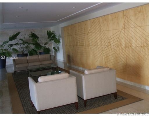 2121 N Bayshore Dr - Photo 2