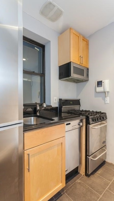 40 Avenue B - Photo 2