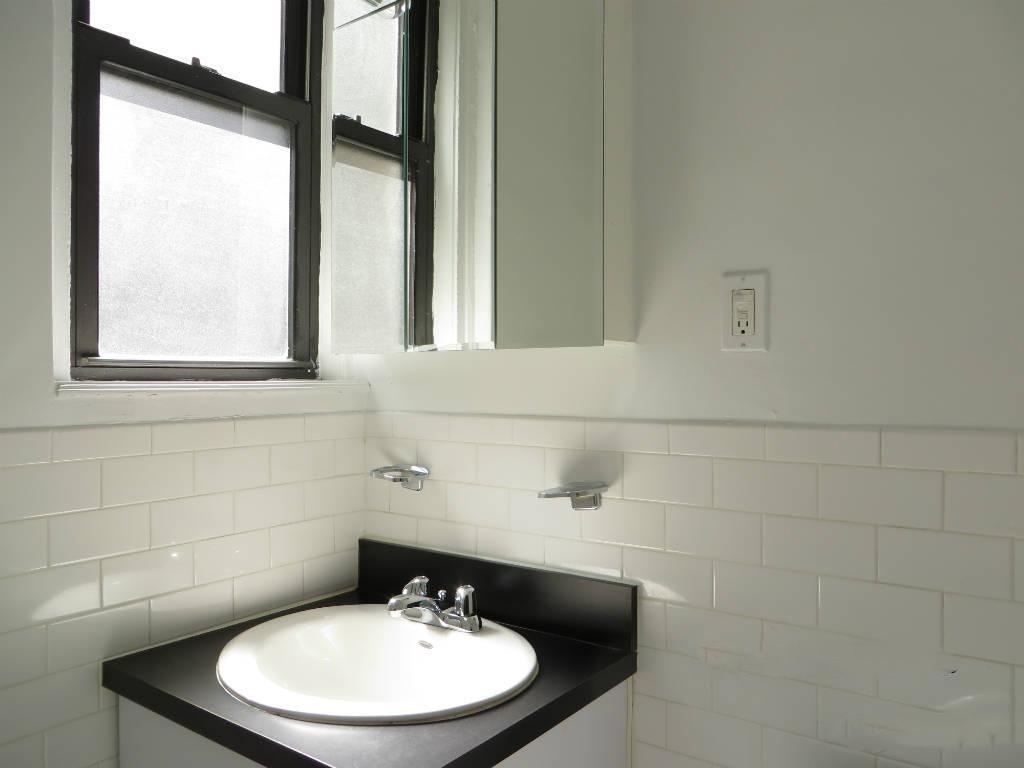 140 East 46th Street - Photo 5