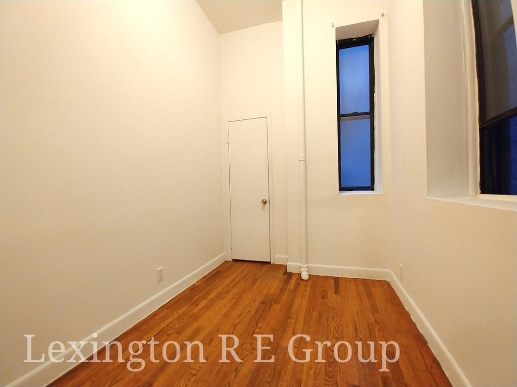 221 East 32nd Street - Photo 3