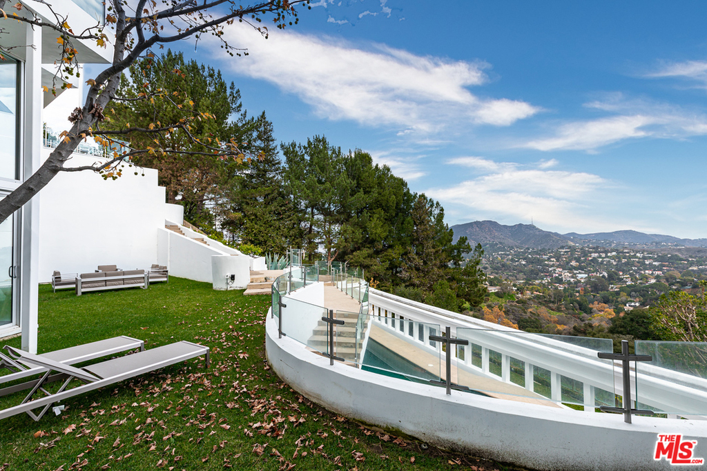 7571 Mulholland Dr - Photo 43