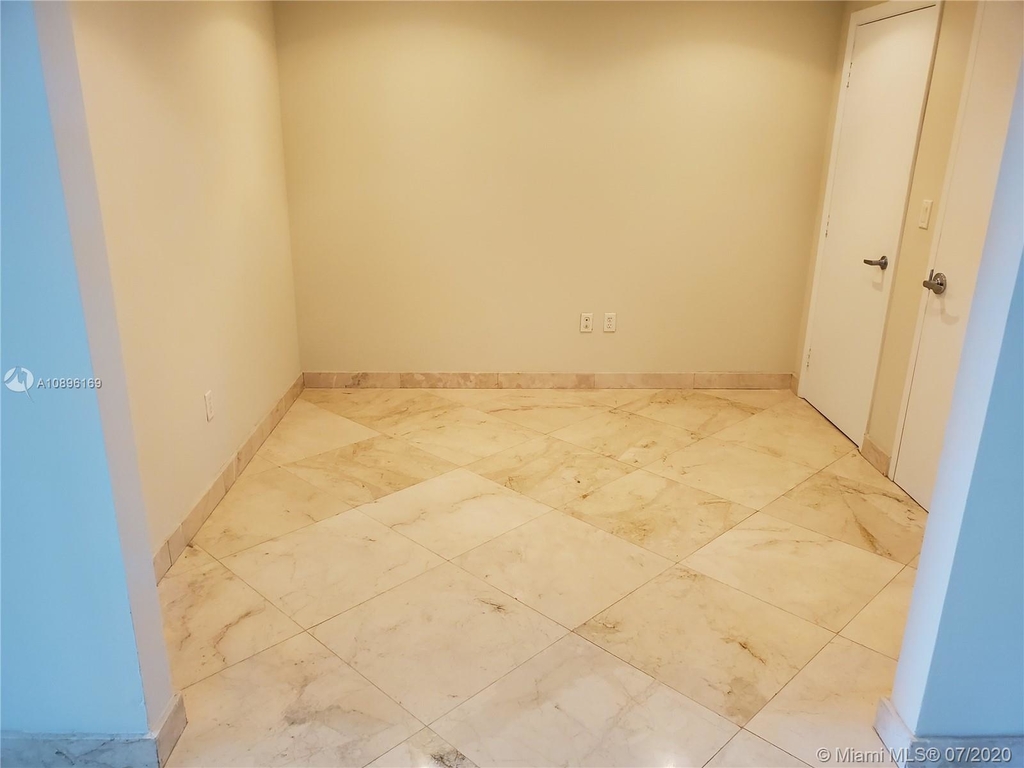 1900 N Bayshore Dr - Photo 2