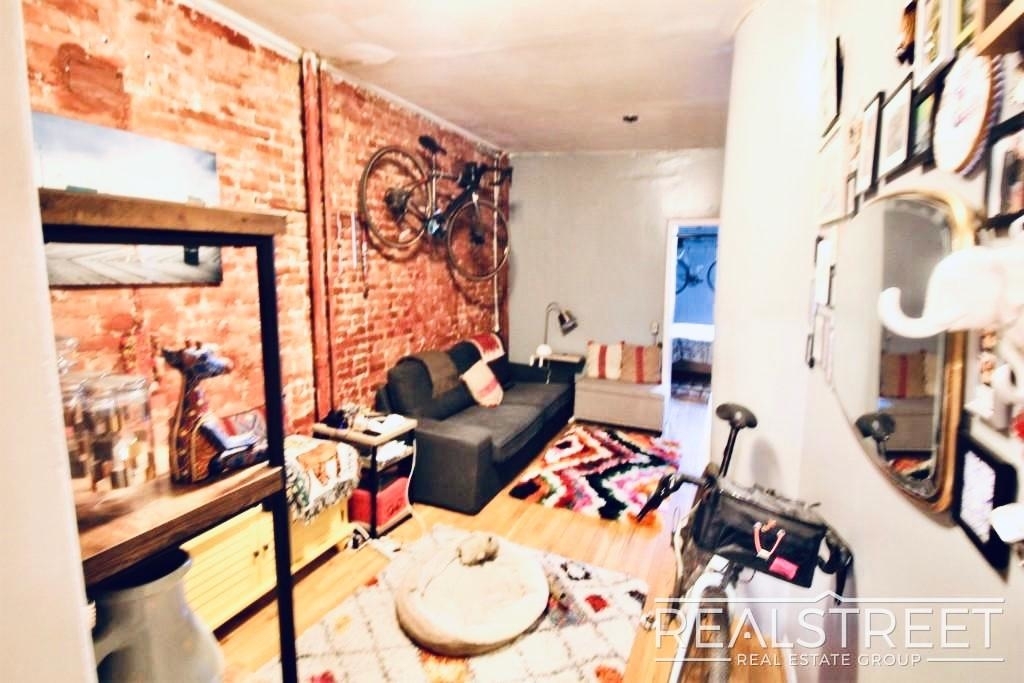 517 Third Avenue - Photo 2