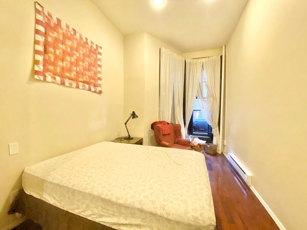 358 West 46th Street - Photo 6