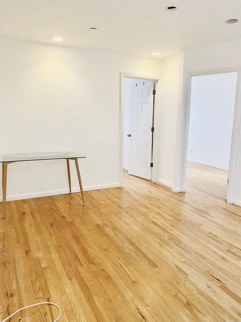 129 East 47th Street - Photo 5