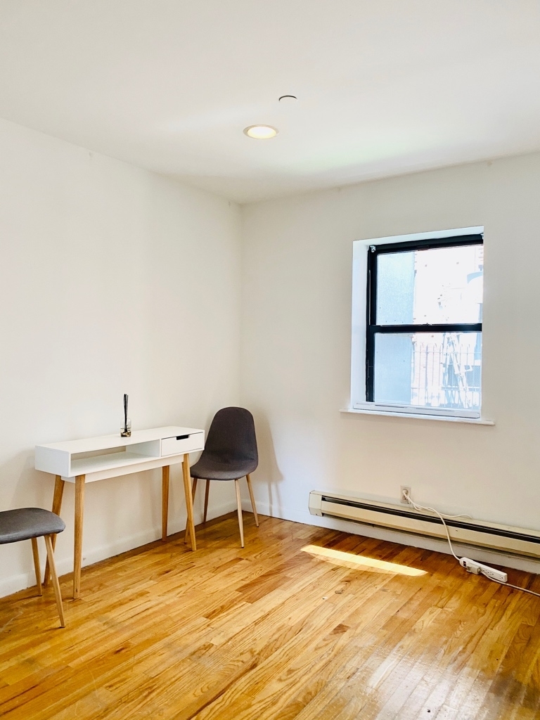 129 East 47th Street - Photo 4