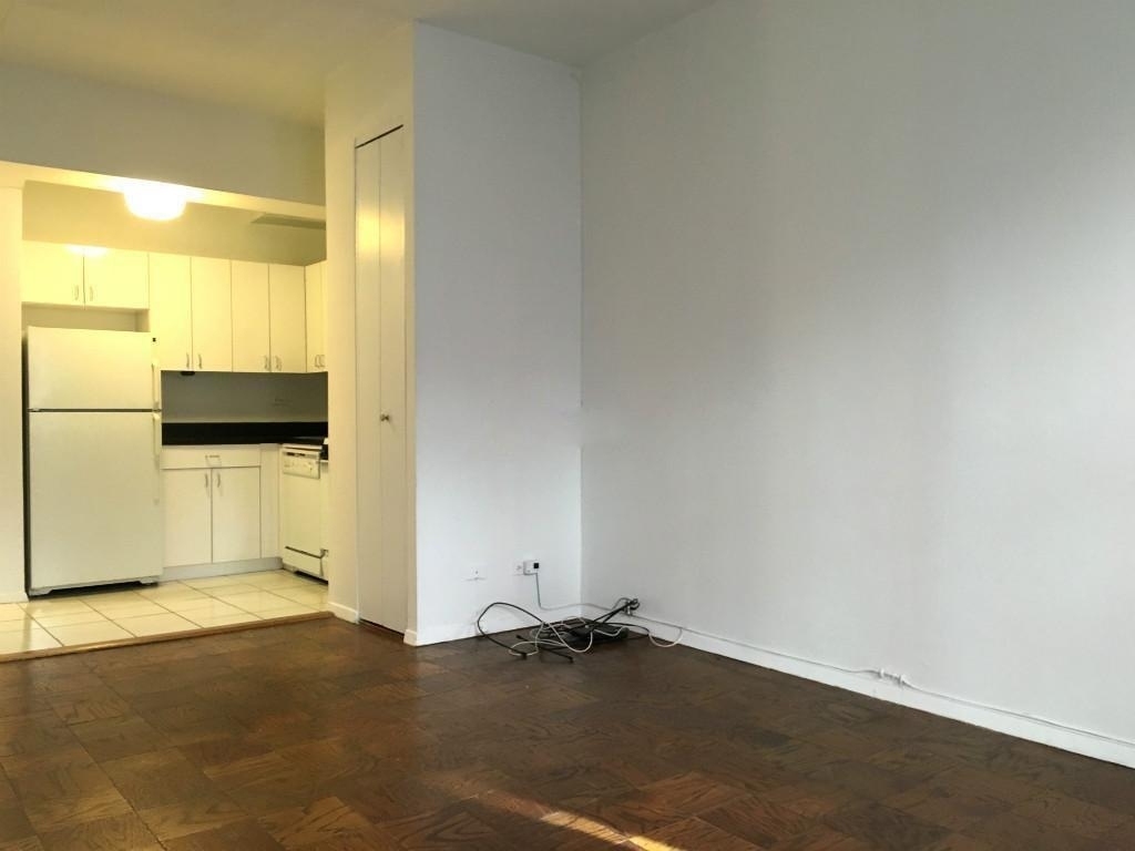 235 West 22nd Street - Photo 2