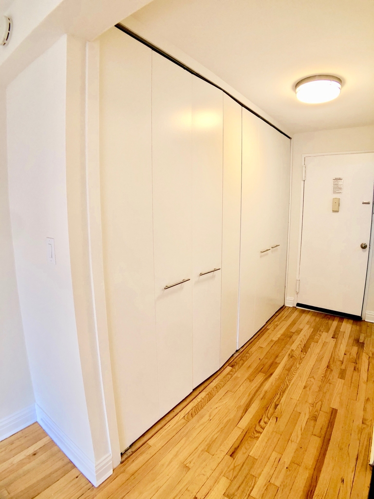 151 West 16th Street - Photo 4