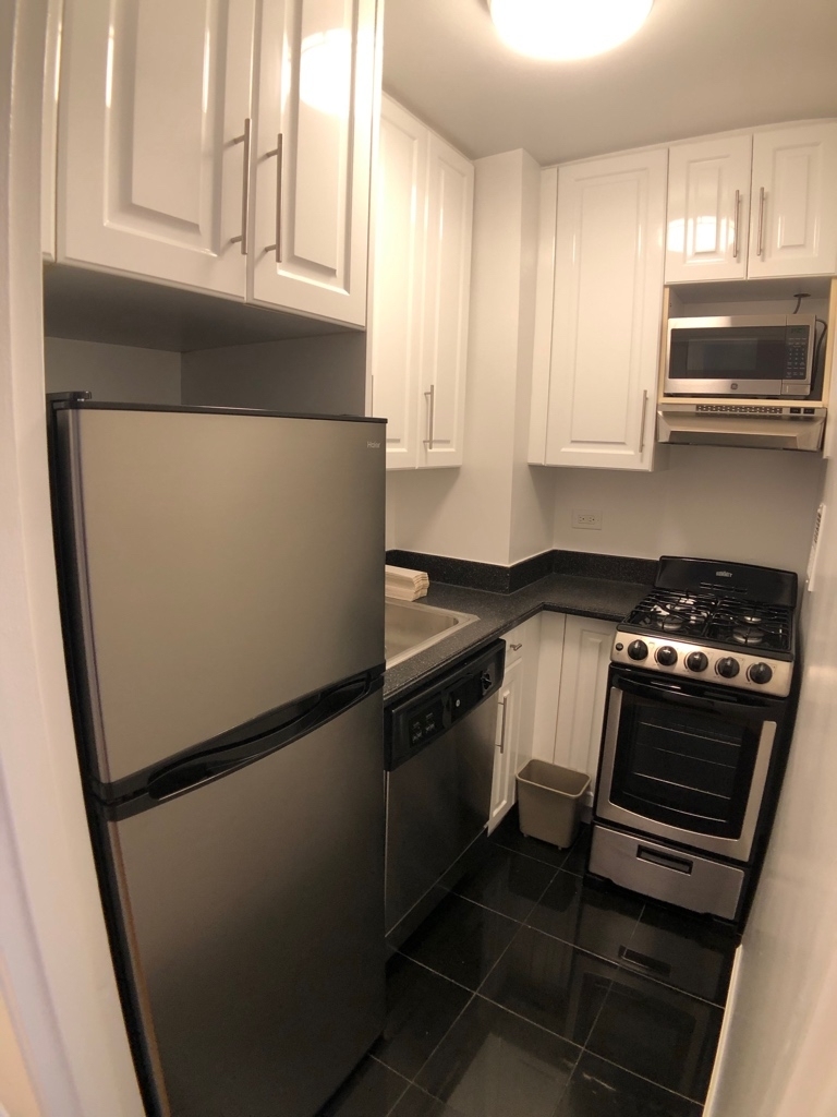 151 West 16th Street - Photo 3