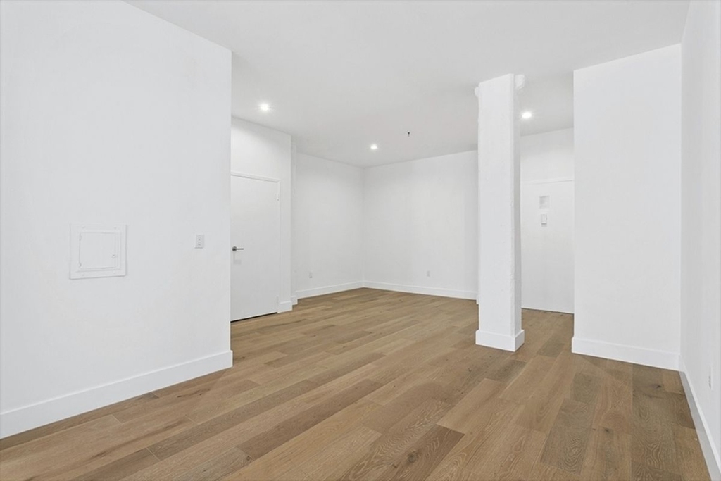 275 Park Avenue - Photo 2