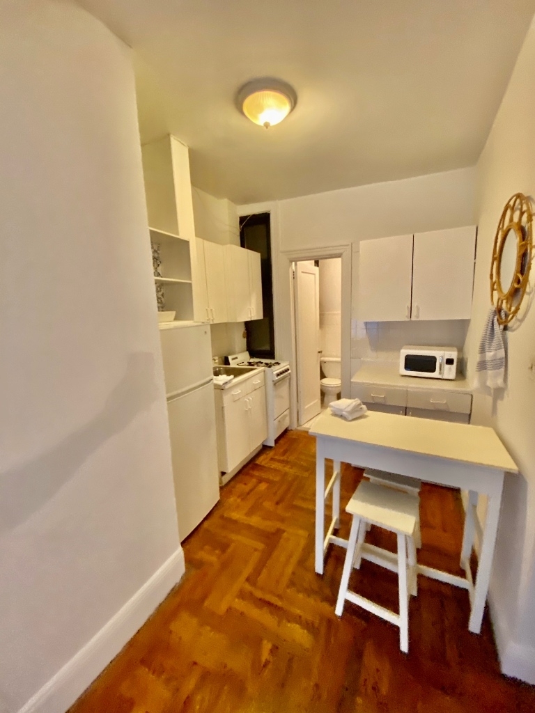 169 East 92nd Street - Photo 6