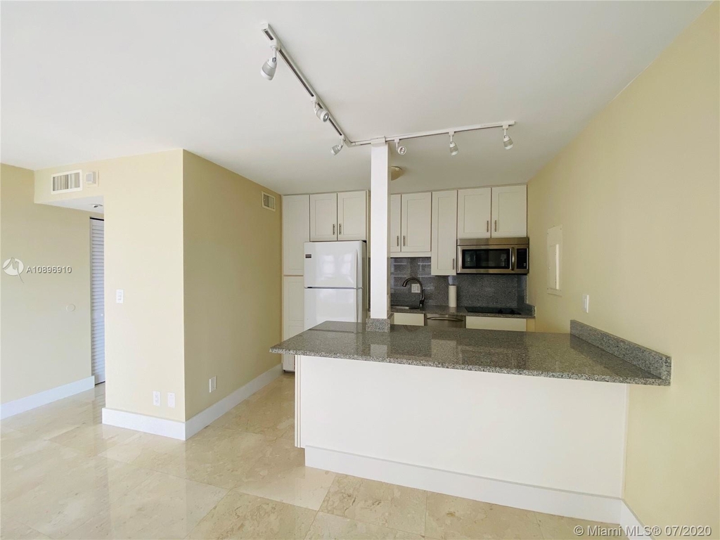 1440 Brickell Bay Dr - Photo 3