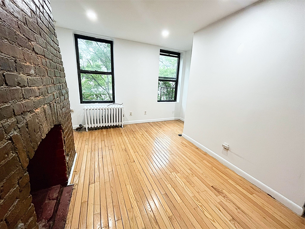 438 East 9th Street - Photo 9