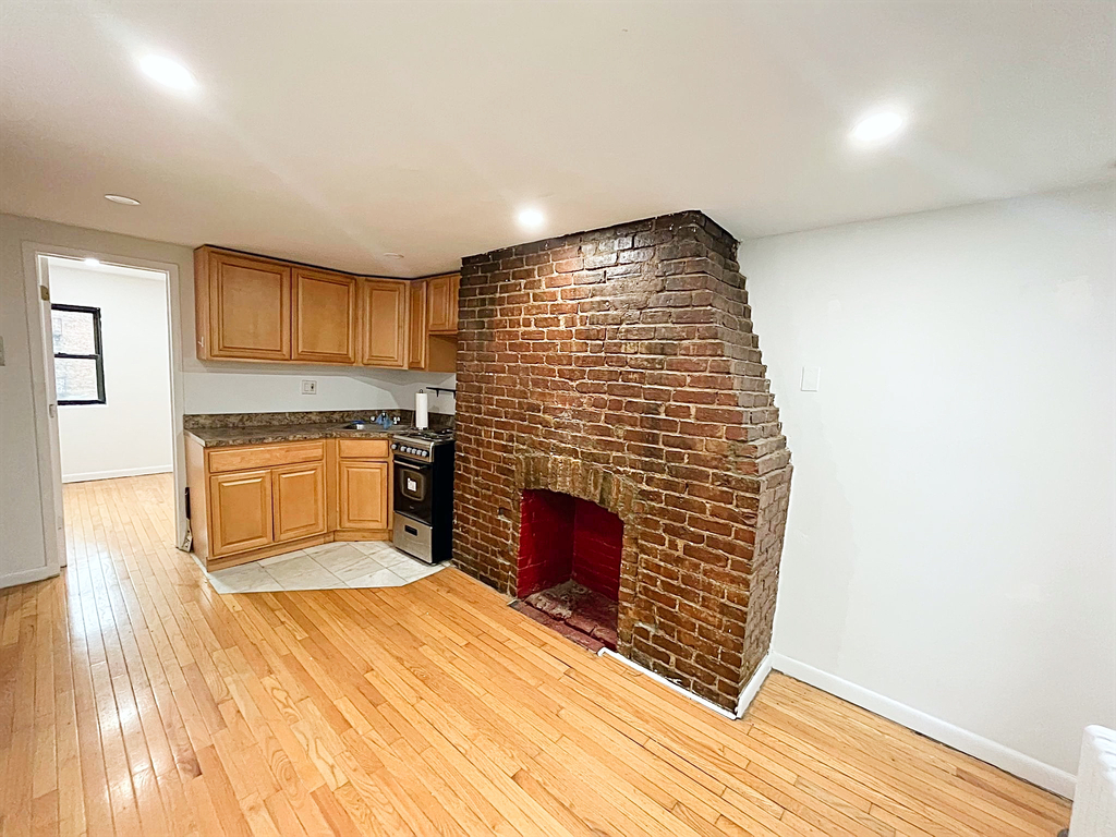 438 East 9th Street - Photo 5