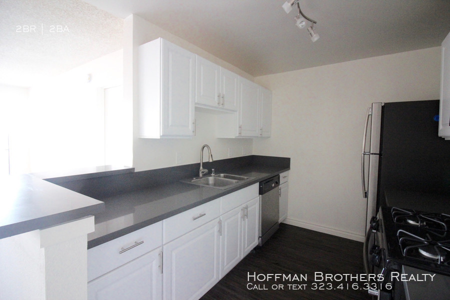 1725 Grismer Avenue - Photo 1