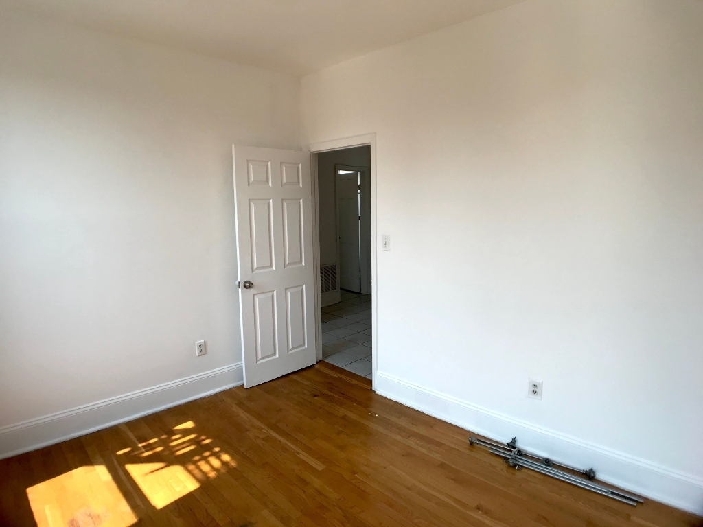 185 20th Street - Photo 3