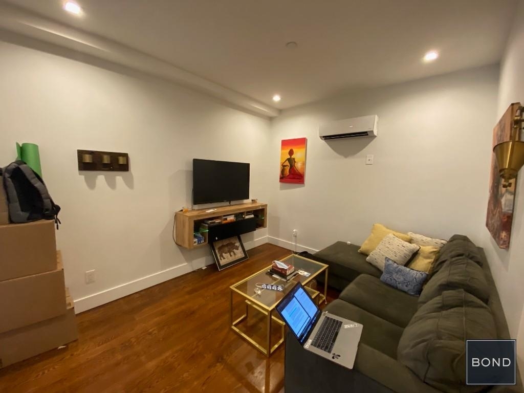 228 Manhattan Avenue - Photo 0