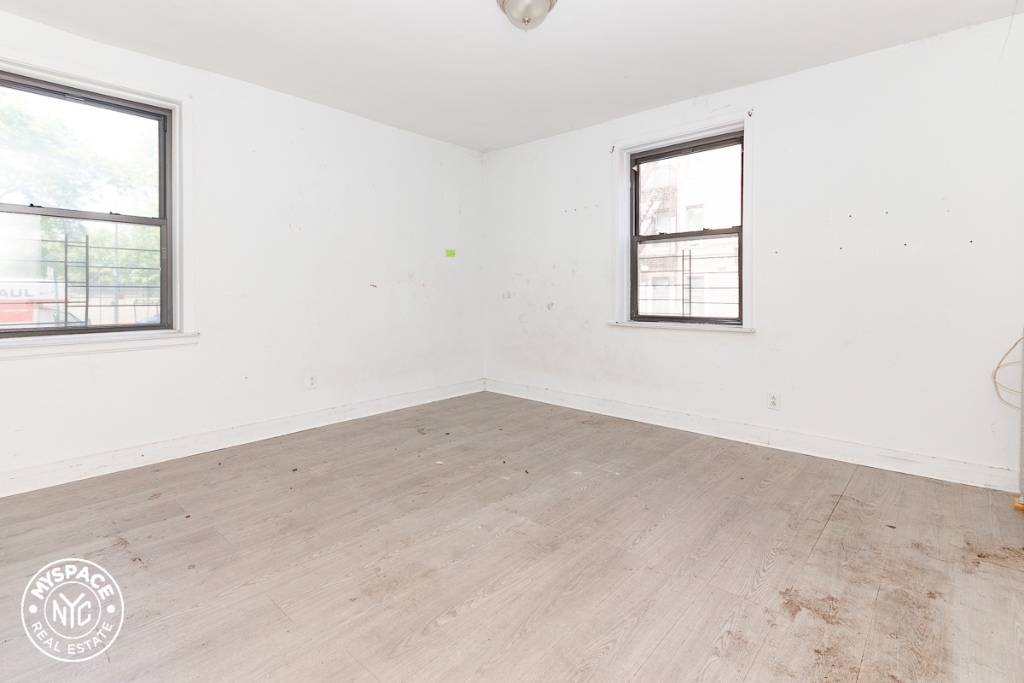 HUGE ROOM AVAILABLE NEAR PROSPECT PARK AND B/Q TRAINS - Photo 4