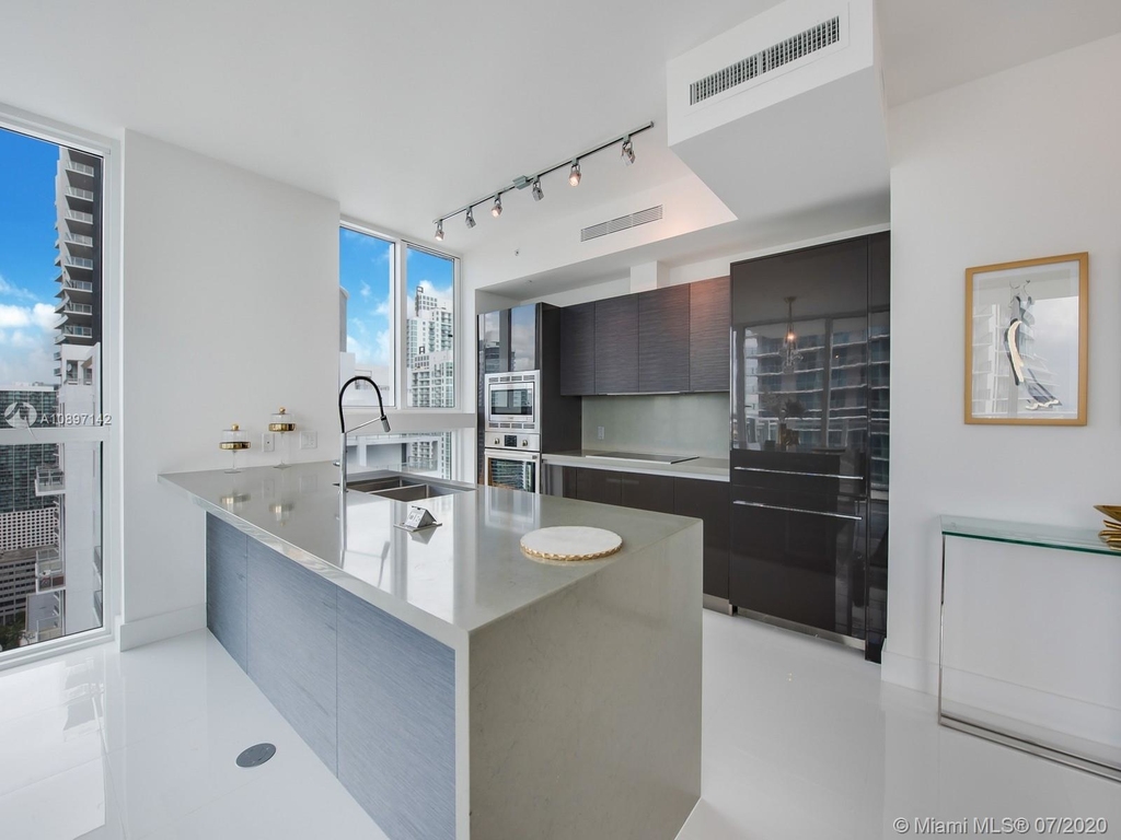 1080 Brickell Ave - Photo 2