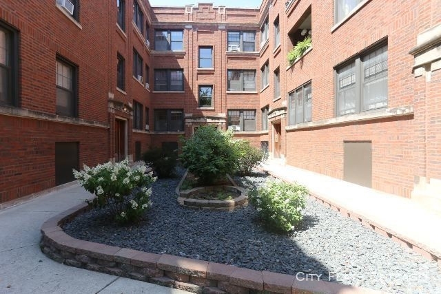 660 W. Cornelia - Photo 0