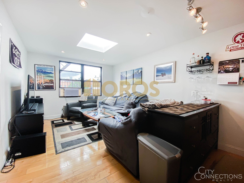 510 East 11th Street - Photo 0