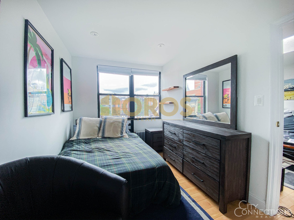 510 East 11th Street - Photo 6