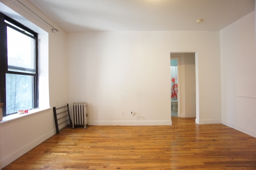 351 Saint Nicholas - Photo 1