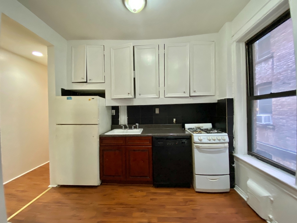 473 St Johns Place - Photo 8