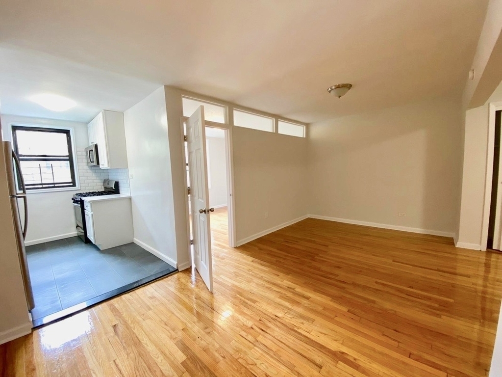 222 East 17th Street - Photo 2