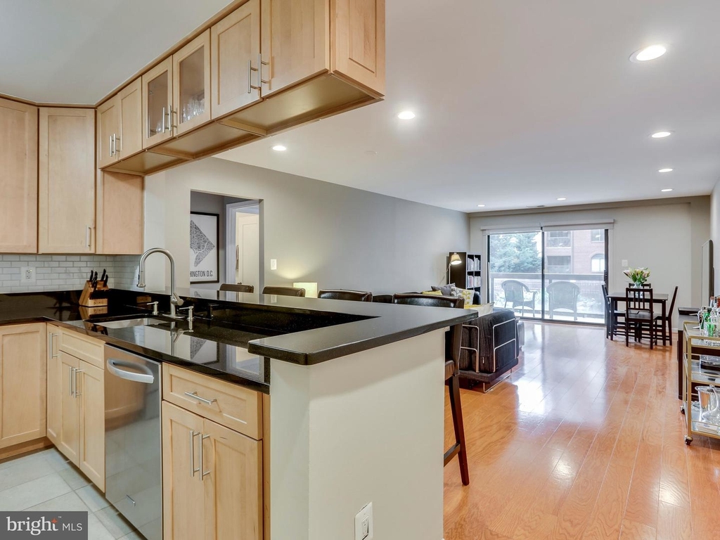 1020 N Stafford St #201 - Photo 4