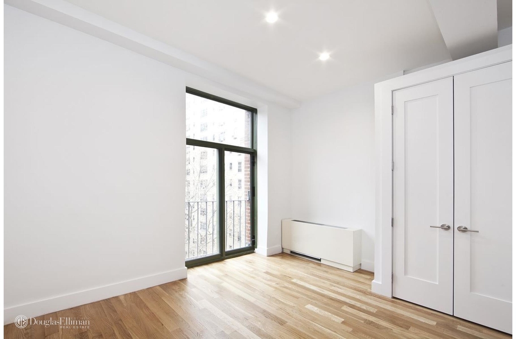 220 East 22nd St - Photo 1