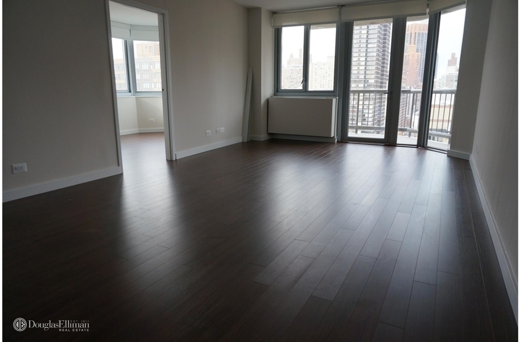 401 East 34th St - Photo 6