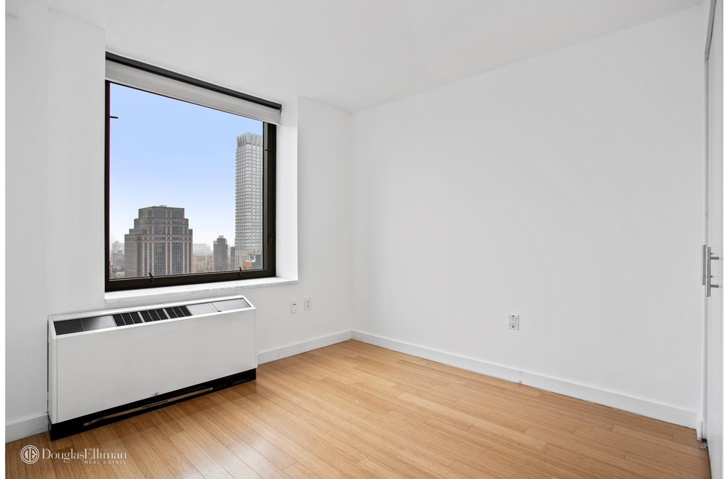 100 West 39th St - Photo 9